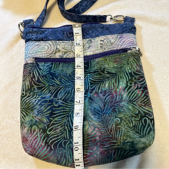 Blue and green Women’s quilted Crossbody bag - Picture 5 of 6
